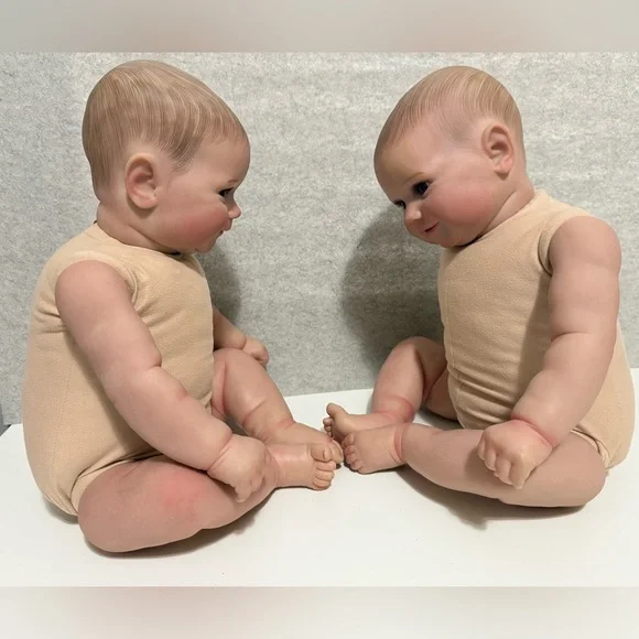 20โ Realistic Baby Twins - Silicone and cloth - Picture 3 of 16